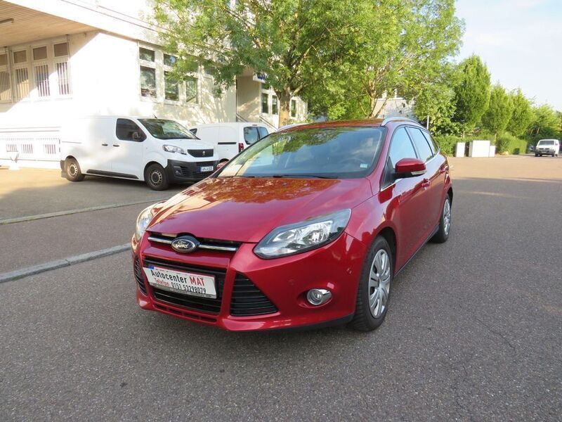 Rot Gebraucht 2013 Ford Focus Titanium Limousine | 5.900 € (Fairer Preis) - Bild 1/4
