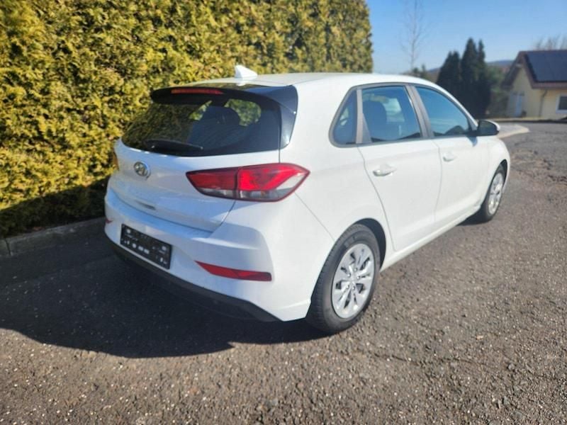 Gebraucht Hyundai i30 115 PS (84 kW) 2021 Weiß Limousine