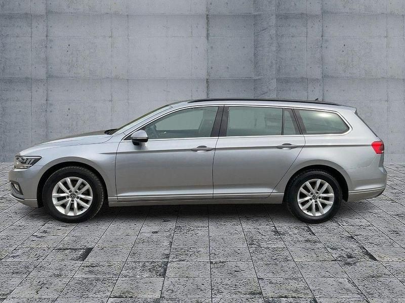 Gebraucht VW Passat Business 150 PS (110 kW) 2023 Pyritsilber metallic Kombi