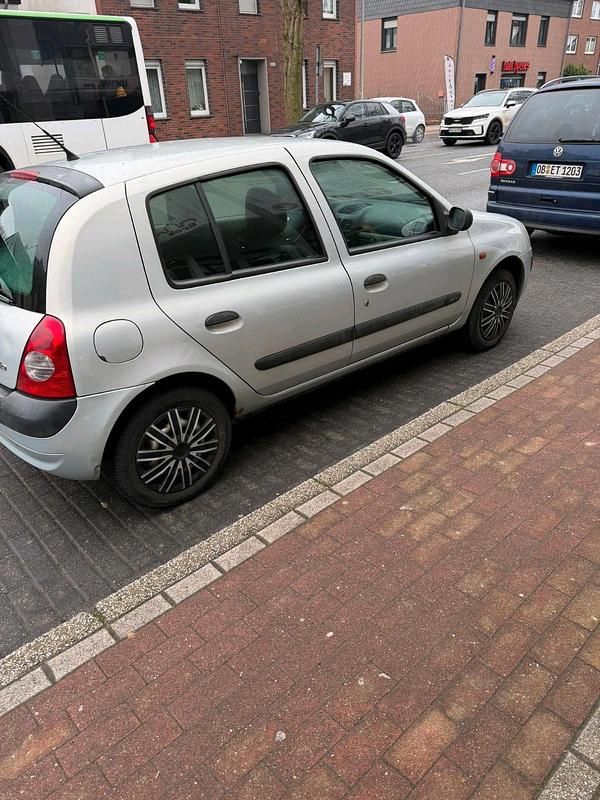 Gebraucht Renault Clio II 74 PS (54 kW) 2001 Silber Kleinwagen