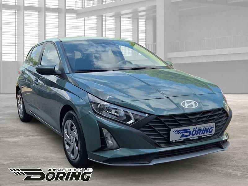 Neu Hyundai i20 Select 79 PS (58 kW) 2025 Grün Limousine
