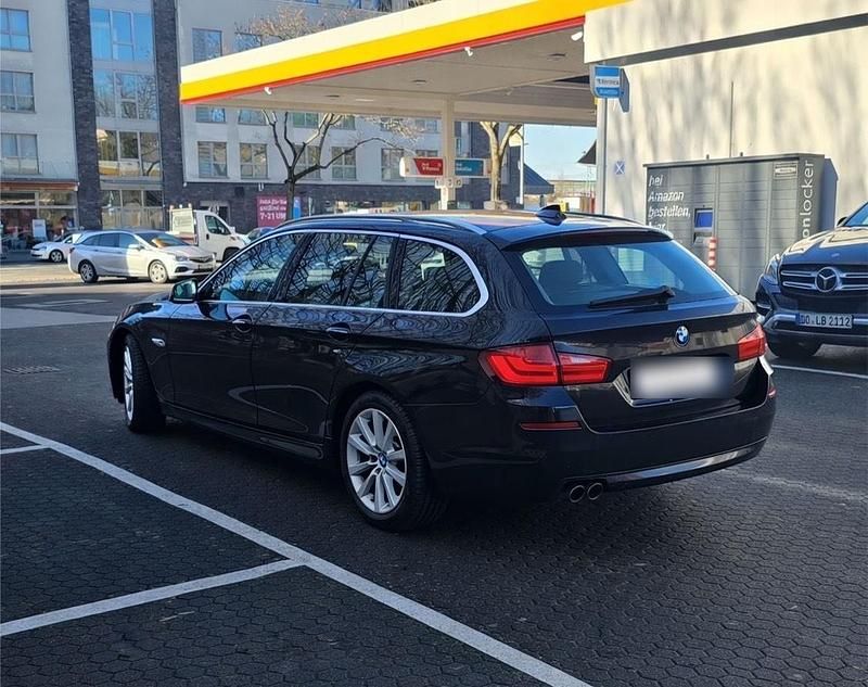 Gebraucht BMW 530 258 PS (189 kW) 2011 Schwarz Kombi