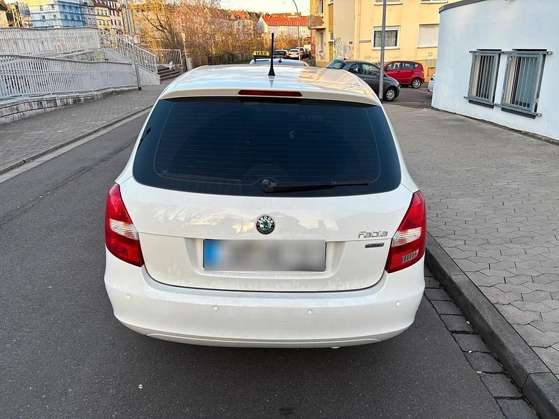 Gebraucht Skoda Fabia 89 PS (65 kW) 2013 Weiß Kombi