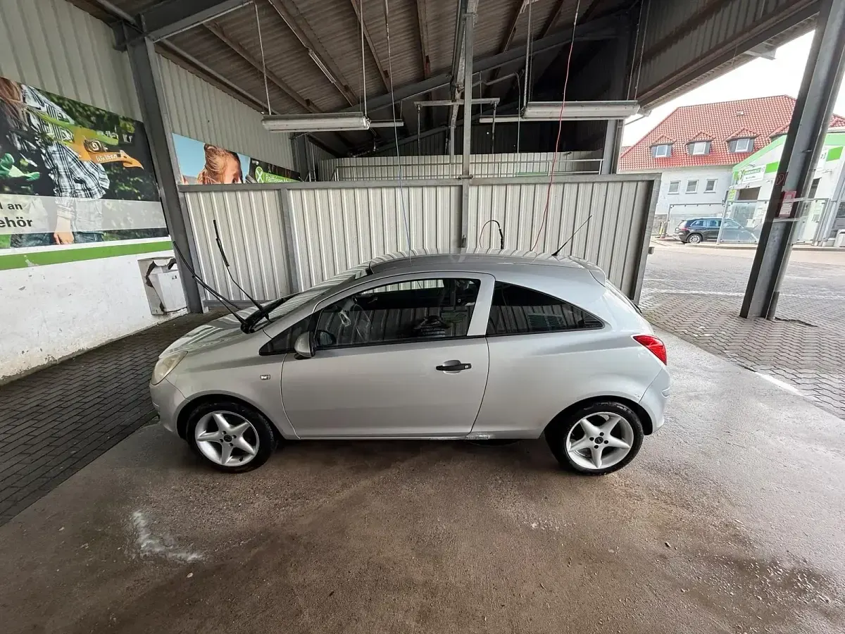 Używany Opel Corsa 60 KM (44 kW) 2009 Szary Hatchback