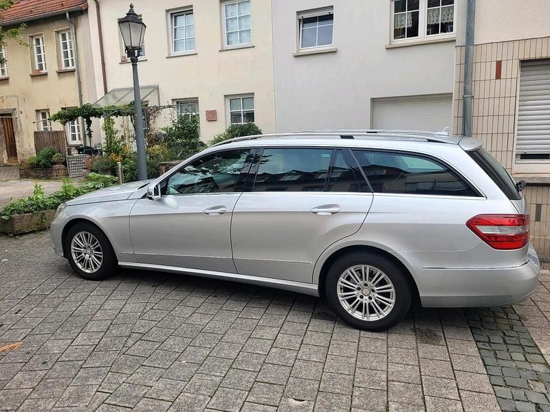 Silber Gebraucht 2012 Mercedes E220 Kombi | 7.000 € (Superpreis) - Bild 1/4