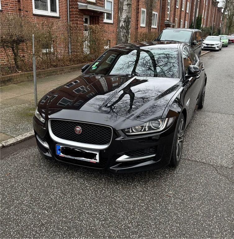 Schwarz Gebraucht 2016 Jaguar XE R-Sport Limousine | 12.600 € (Fairer Preis) - Bild 1/4