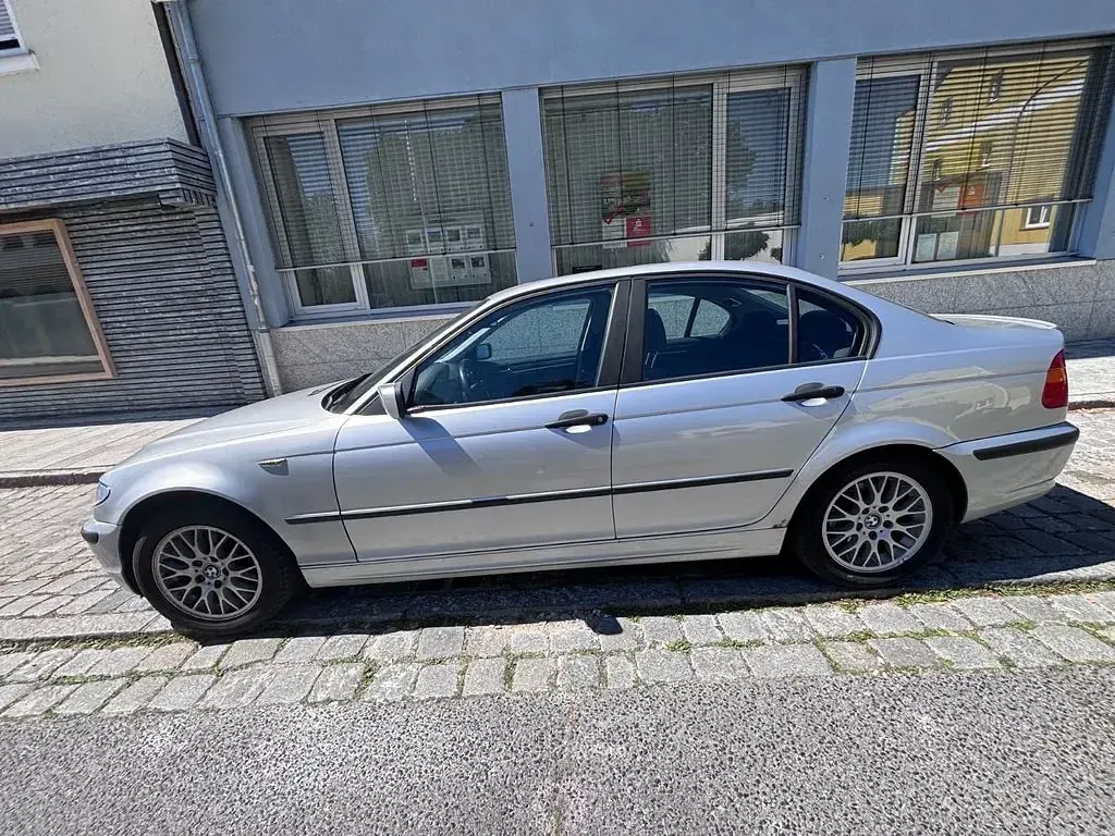 Gebraucht BMW 318 143 PS (105 kW) 2002 Silber Limousine