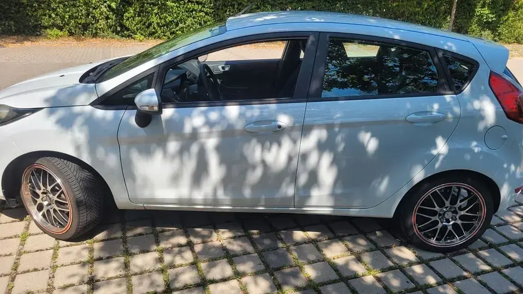 Gebraucht Ford Fiesta SYNC Edition 101 PS (74 kW) 2014 Weiß Kleinwagen