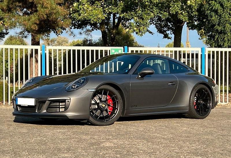 Grau Gebraucht 2019 Porsche 911 Carrera 4 GTS Coupé | 119.000 € (Fairer Preis) - Bild 1/4