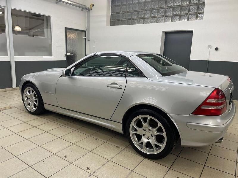 Gebraucht Mercedes SLK230 197 PS (144 kW) 2000 Silber Cabrio