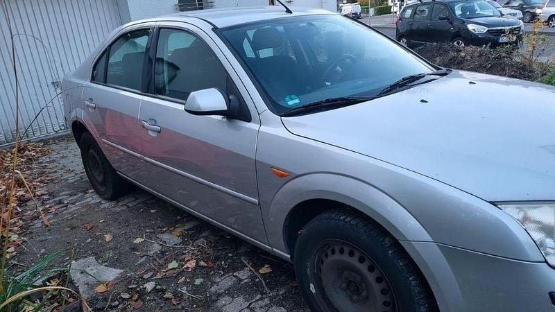 Gebraucht Ford Mondeo Trend 145 PS (106 kW) 2001 Silber Limousine