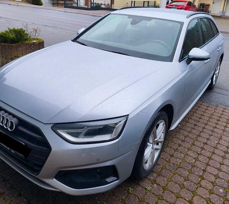 Gebraucht Audi A4 Advanced 163 PS (119 kW) 2021 Grau Kombi