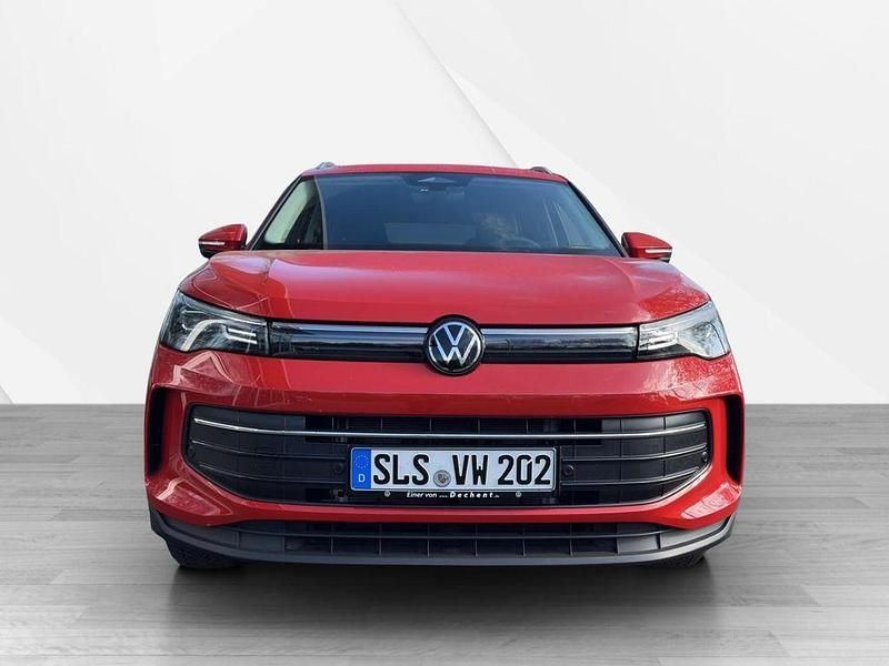 Gebraucht VW Tiguan Life 204 PS (150 kW) 2025 Rot SUV