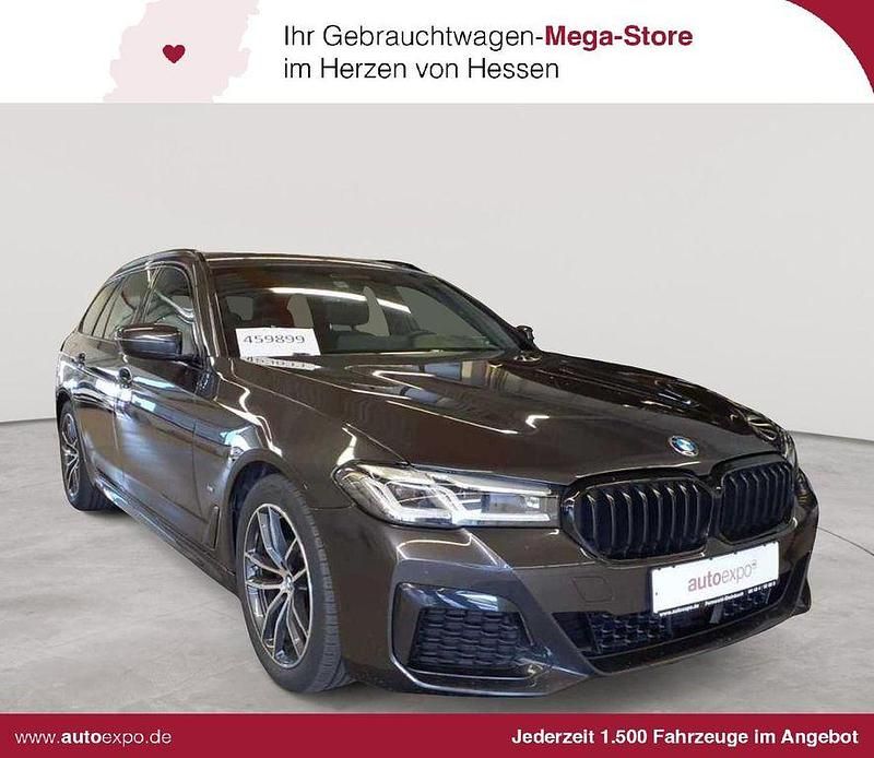 Sophistograu brillanteffekt metallic Gebraucht 2022 BMW 520 M Sport Kombi | 31.290 € (Fairer Preis) - Bild 1/4