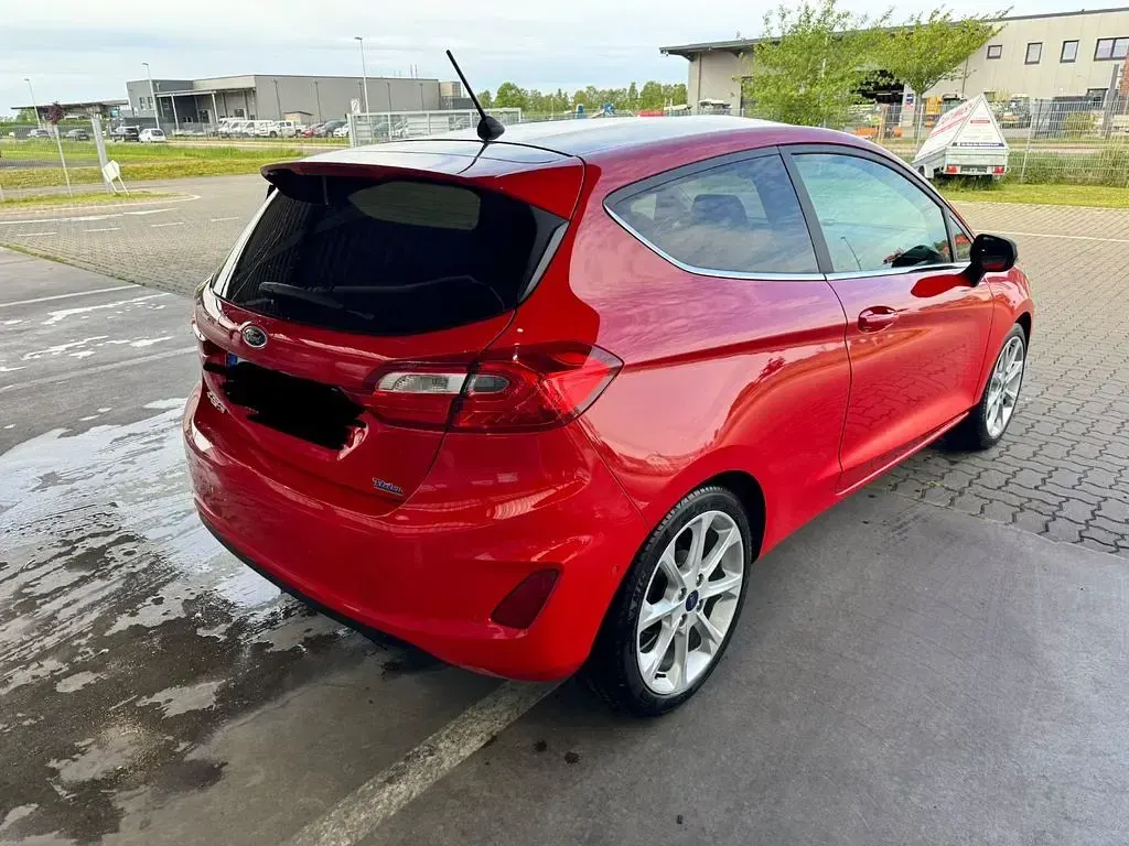 Gebraucht Ford Fiesta Titanium 101 PS (74 kW) 2018 Rot Kleinwagen