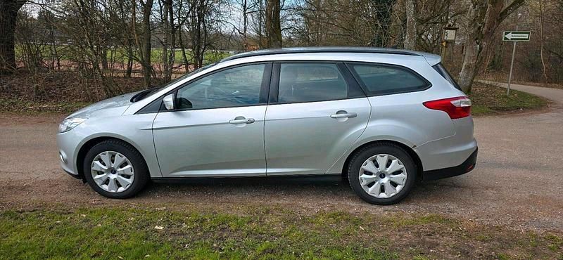 Gebraucht Ford Focus Trend 116 PS (85 kW) 2013 Silber Kombi