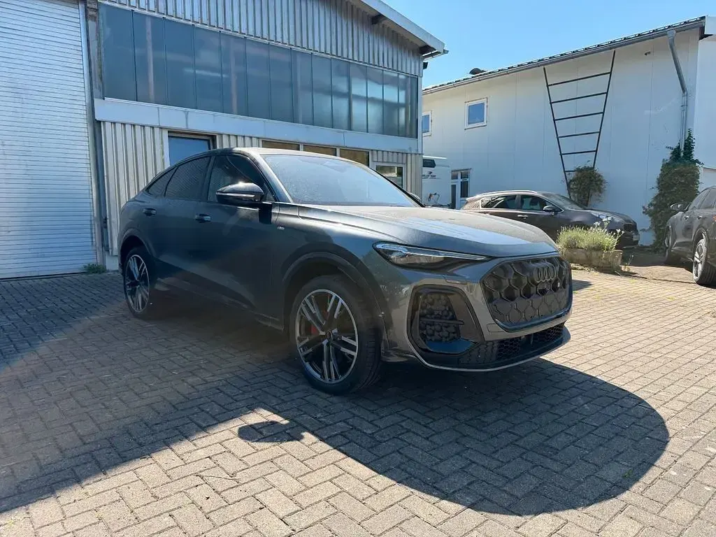Neu Audi Q5 Sportback Sport 204 PS (150 kW) 2026 Grau SUV