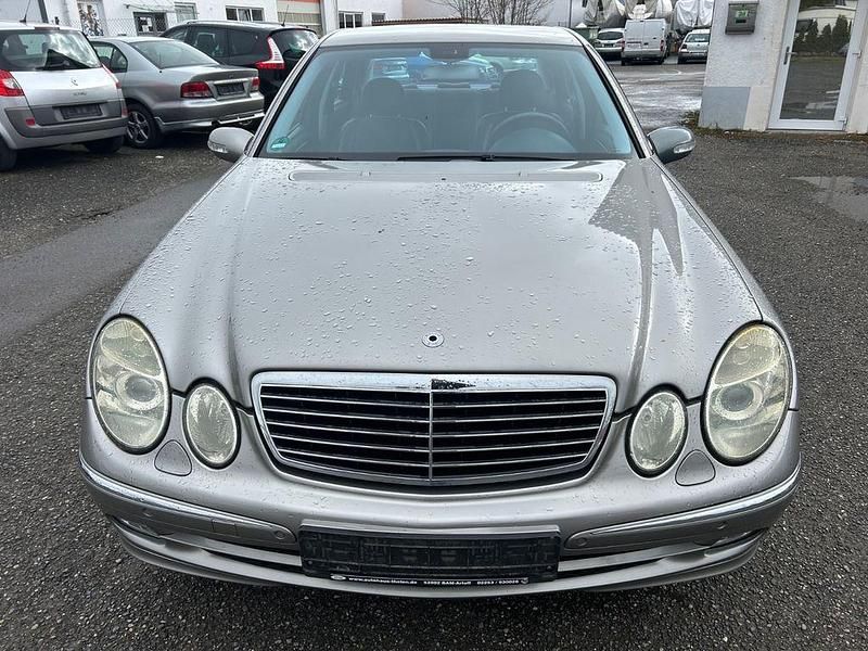 Gebraucht Mercedes E200 163 PS (119 kW) 2003 Silber Limousine