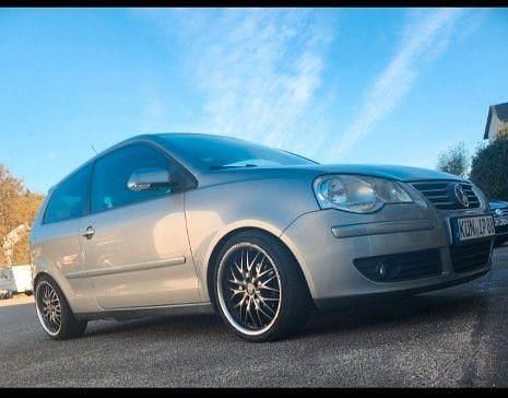 Grau Gebraucht 2008 VW Polo Sportline Limousine | 2.599 € (Fairer Preis) - Bild 1/4