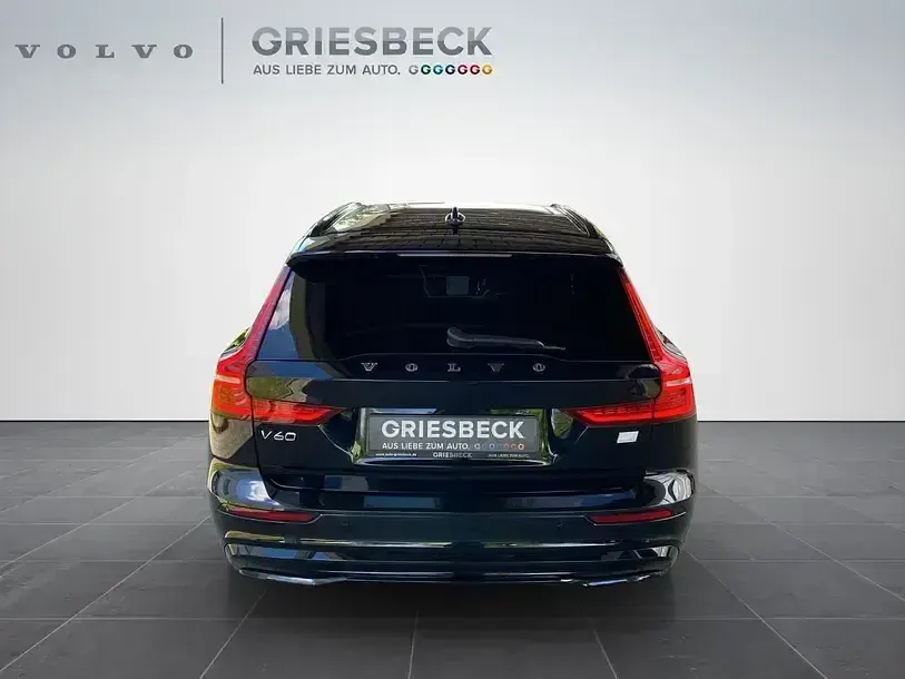 Gebraucht Volvo V60 Plus 455 PS (334 kW) 2023 Onyx black / metallic Kombi