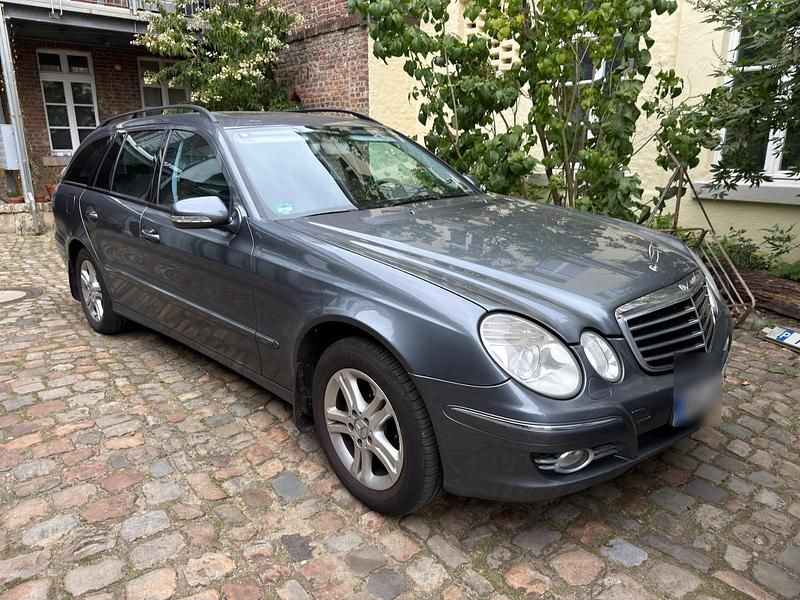 Grau Gebraucht 2006 Mercedes E280 Avantgarde Kombi | 5.000 € - Bild 1/4