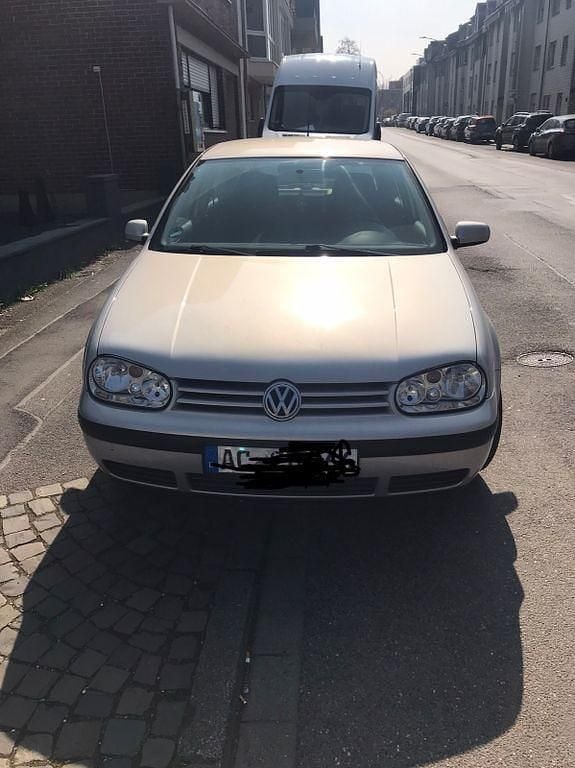 Silber Gebraucht 2000 VW Golf IV Basis Limousine | 1.600 € (Fairer Preis) - Bild 1/4