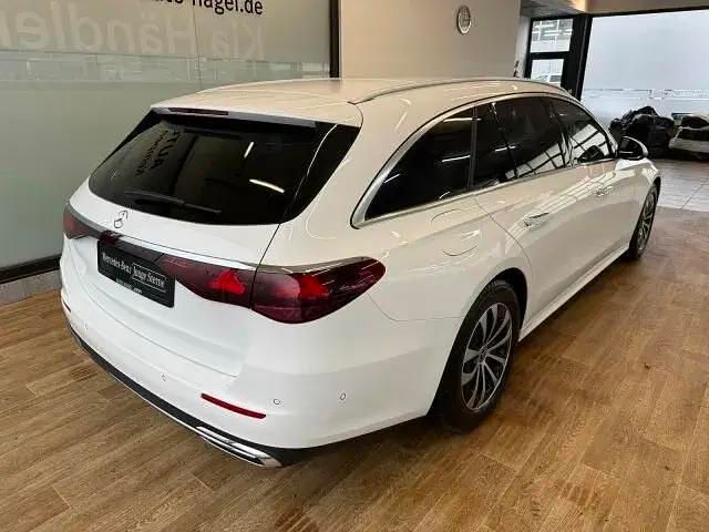 Gebraucht Mercedes E220 Avantgarde 197 PS (144 kW) 2024 Weiß Kombi