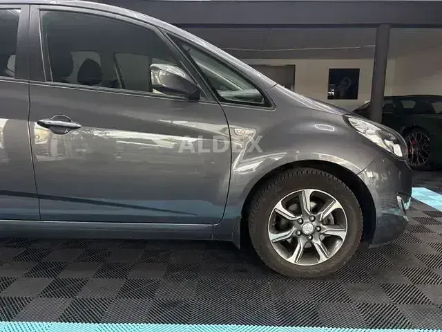 Gebraucht Hyundai ix20 Space 125 PS (91 kW) 2019 Grau Kleinwagen