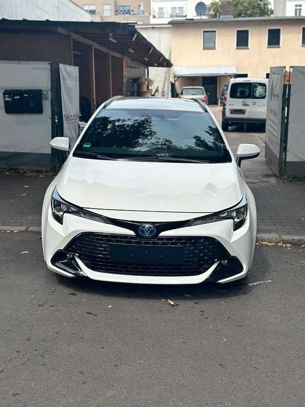 Weiß Gebraucht 2024 Toyota Corolla Kombi | 26.500 € (Guter Preis) - Bild 1/4