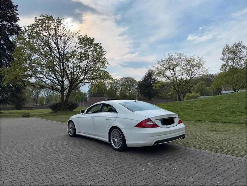 Weiß Gebraucht 2006 Mercedes CLS350 AMG Limousine | 10.000 € (Fairer Preis) - Bild 1/4