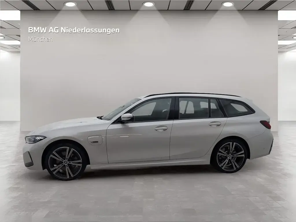 Gebraucht BMW 330 M Sport 184 PS (135 kW) 2022 Weiß Kombi