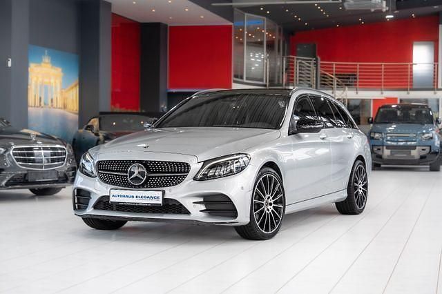 Iridiumsilber Gebraucht 2020 Mercedes C300 AMG line Kombi | 29.780 € (Guter Preis) - Bild 1/4