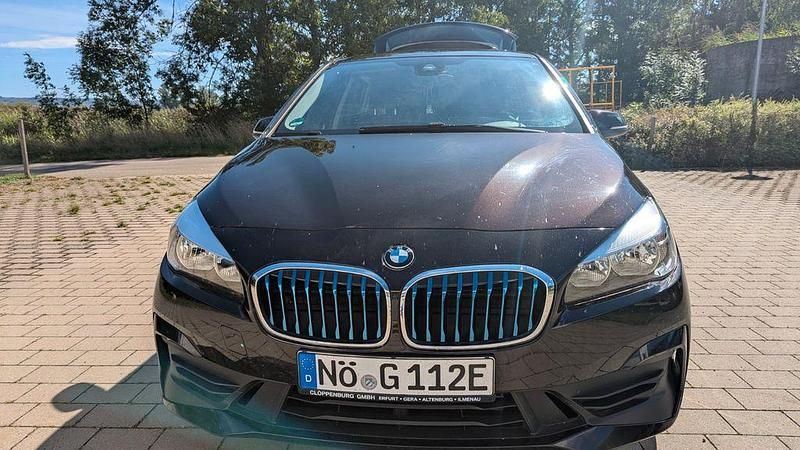 Braun Gebraucht 2018 BMW 225 Active Tourer iPerformance Van / Kleinbus | 15.999 € (Guter Preis) - Bild 1/4