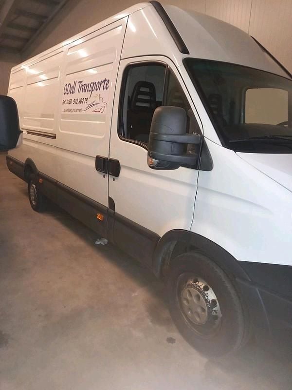 Weiß Gebraucht 2014 Iveco Daily Limousine | 7.490 € (Guter Preis) - Bild 1/4