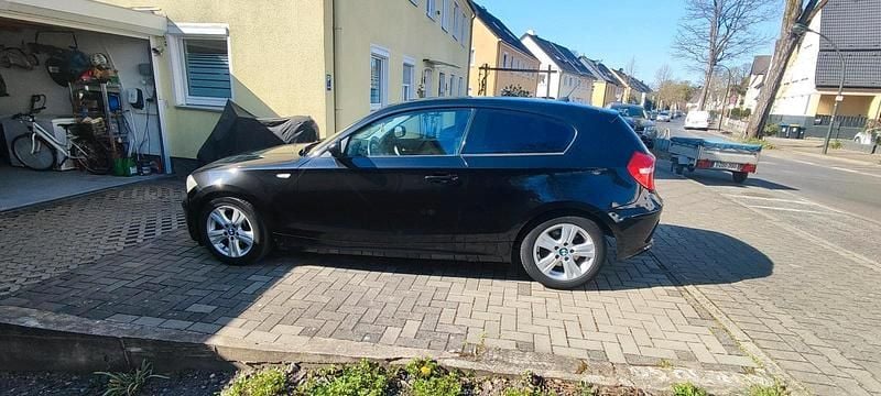 Schwarz Gebraucht 2011 BMW 118 Coupé Coupé | 4.900 € (Guter Preis) - Bild 1/4