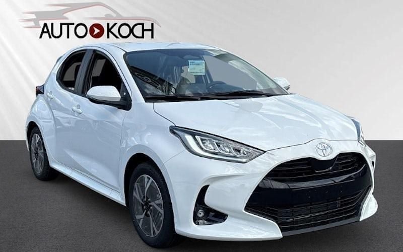 Neu Toyota Yaris Hybrid Business Edition 131 PS (96 kW) 2025 Weiß Limousine
