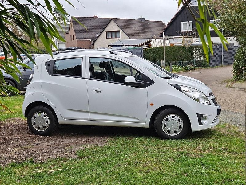 Gebraucht Chevrolet Spark 60 PS (44 kW) 2010 Weiß Kleinwagen