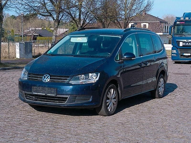 Gebraucht VW Sharan Comfortline 177 PS (130 kW) 2014 Blau Van / Kleinbus