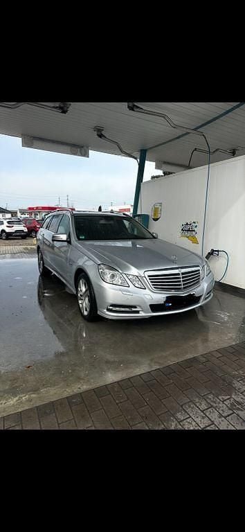 Gebraucht Mercedes E220 Elegance 170 PS (125 kW) 2011 Silber Limousine