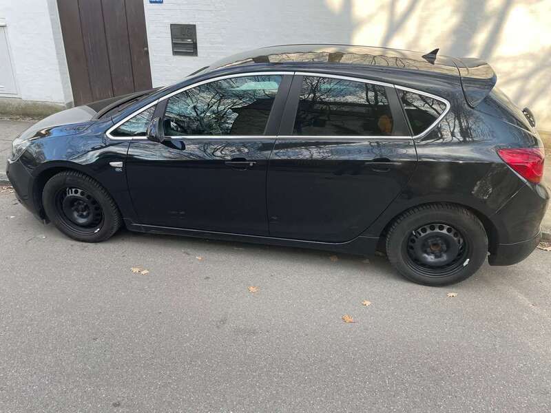 Schwarz Gebraucht 2015 Opel Astra Selection Limousine | 6.000 € (Guter Preis) - Bild 1/4