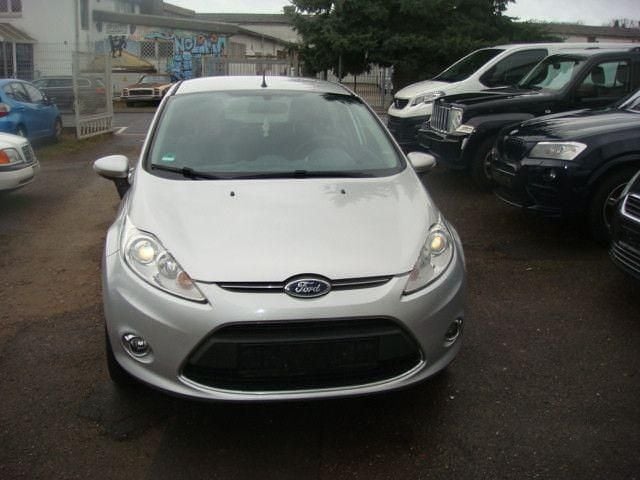 Gebraucht Ford Fiesta Titanium 97 PS (71 kW) 2012 Silber Kleinwagen