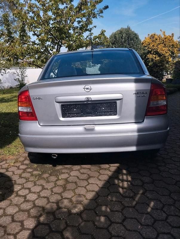 Gebraucht Opel Astra 116 PS (85 kW) 1999 Silber Limousine