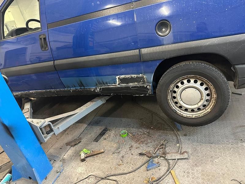 Second-hand Citroën Jumpy 94 CP (69 kW) 2005 Albastru Monovolum