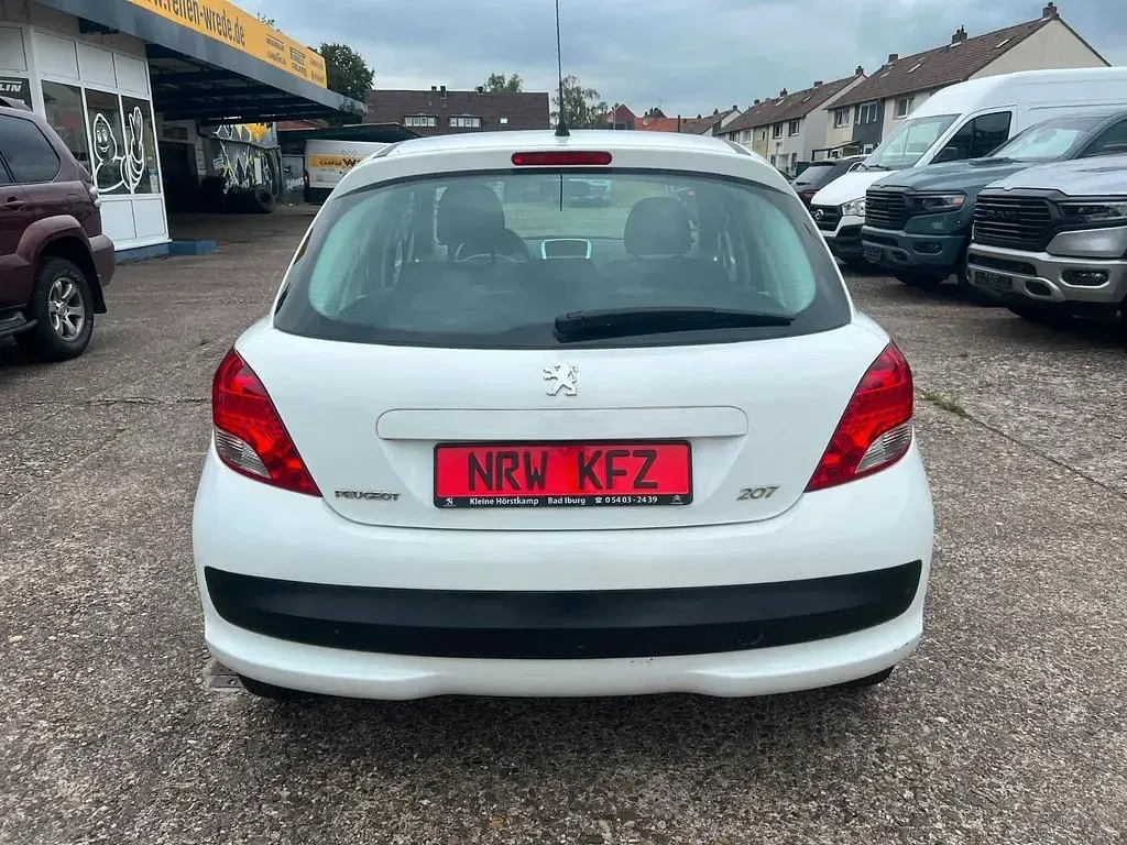 Gebraucht Peugeot 207 95 PS (69 kW) 2011 Weiß Limousine
