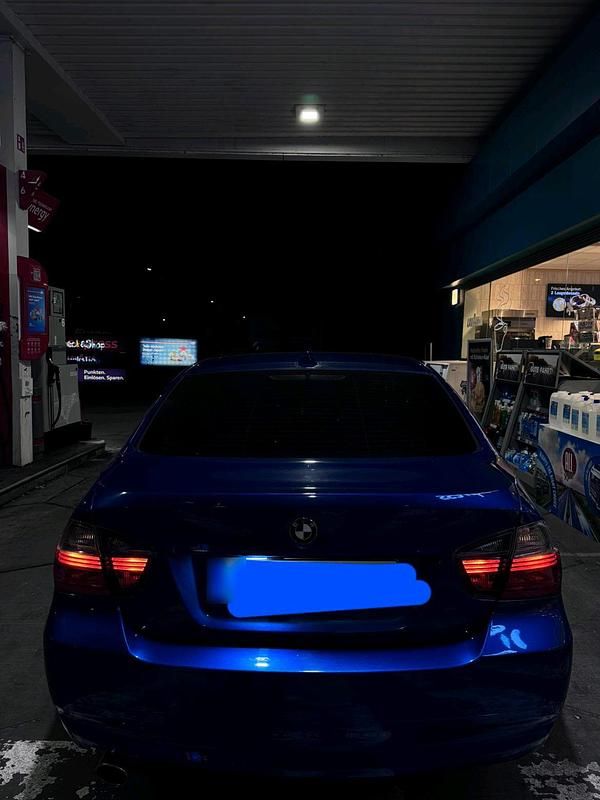 Gebraucht BMW 318 143 PS (105 kW) 2007 Blau Limousine