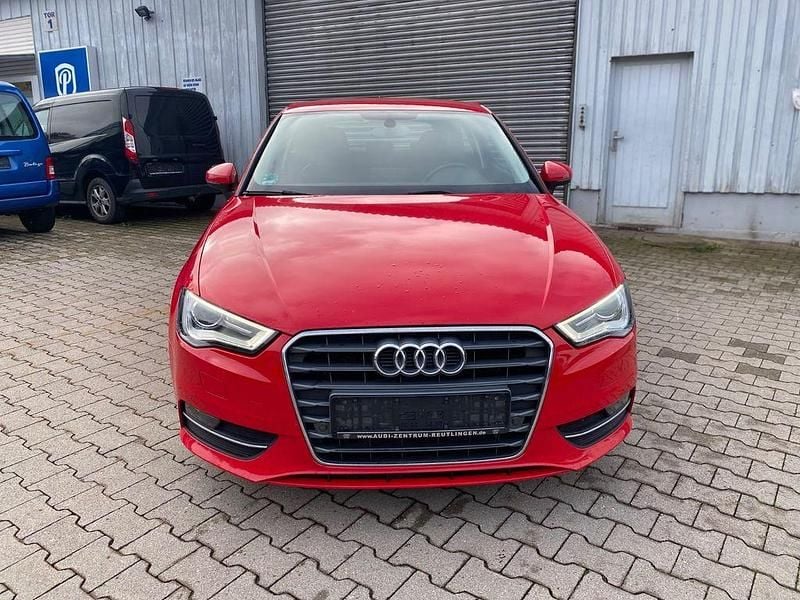 Rot Gebraucht 2014 Audi A3 Attraction Limousine | 9.999 € (Superpreis) - Bild 1/4