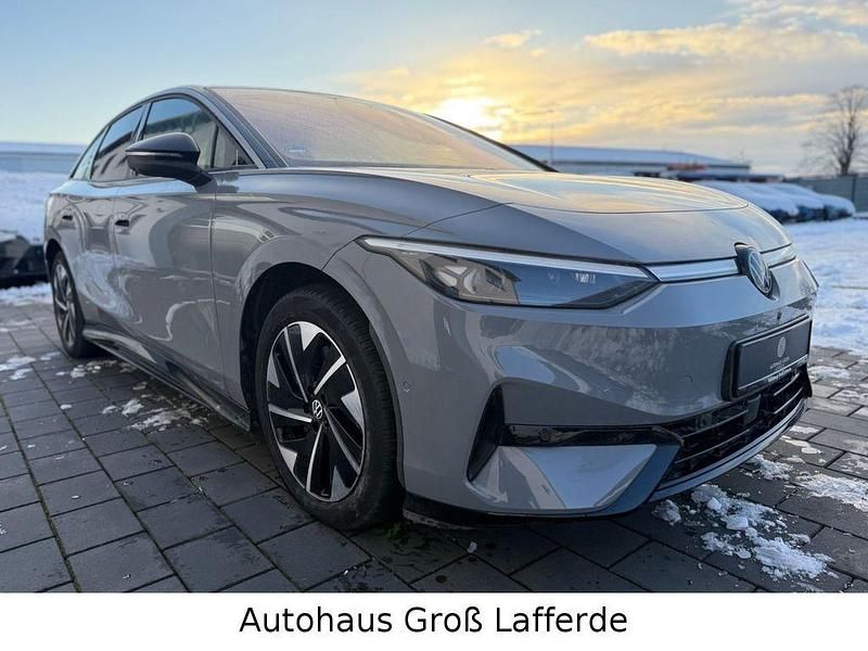 Grau Gebraucht 2024 VW ID.7 Pro Limousine | 40.490 € (Guter Preis) - Bild 1/4