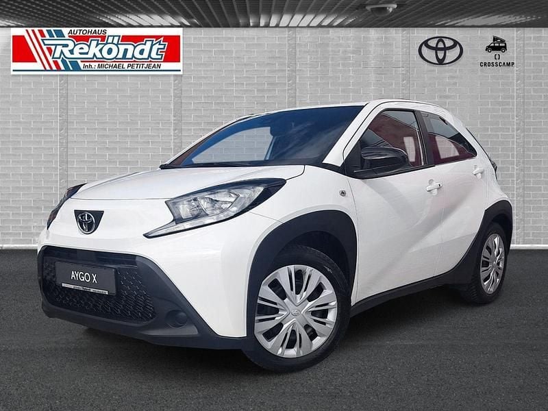 Weiß Gebraucht 2024 Toyota Aygo Business Edition Kleinwagen | 15.490 € (Guter Preis) - Bild 1/4