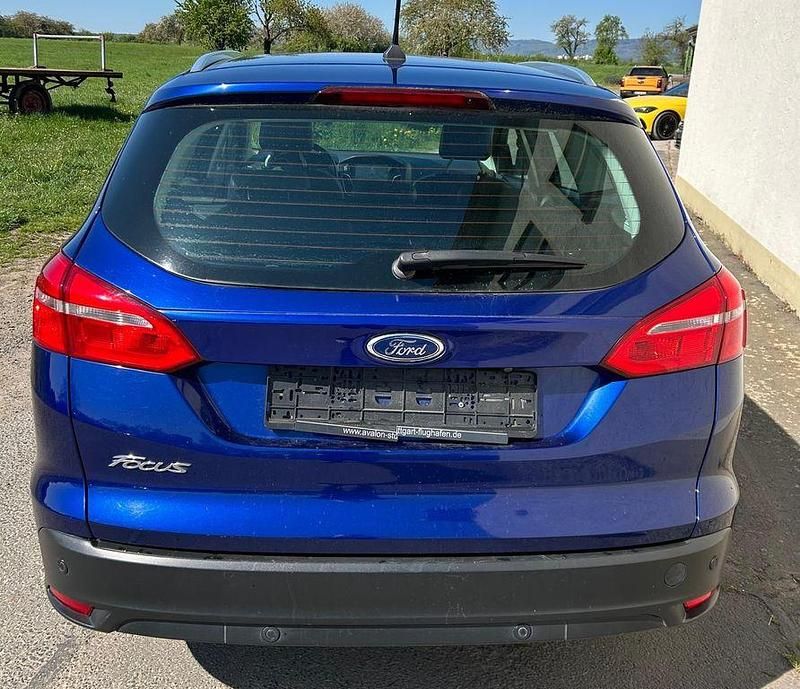 Używany Ford Focus Titanium 120 KM (88 kW) 2017 Niebieski Sedan/Limuzyna