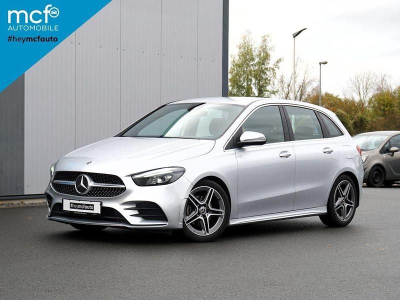 Silber Gebraucht 2019 Mercedes B180 AMG line Van / Kleinbus | 20.980 € (Guter Preis) - Bild 1/4